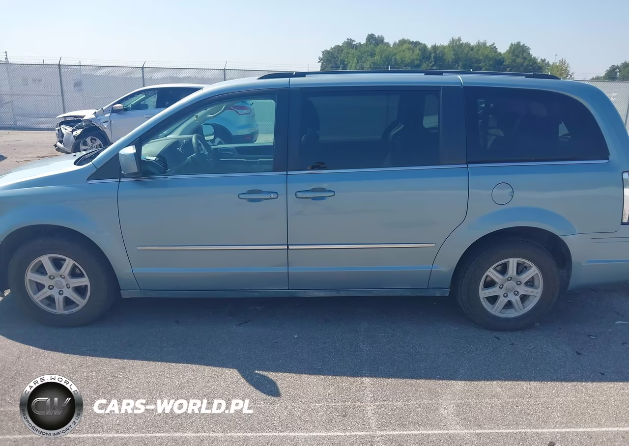 2010 Chrysler Town & Country Touring VIN:2A4RR5D14AR198113 - 14
