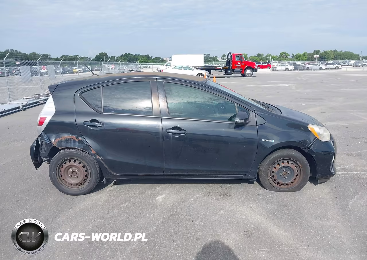2013 Toyota Prius C One VIN:JTDKDTB33D1536396 - 13