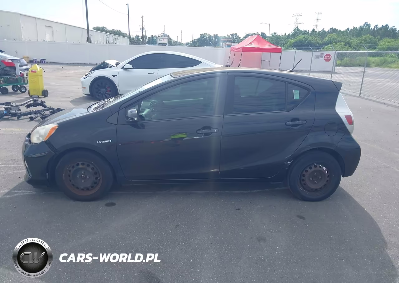 2013 Toyota Prius C One VIN:JTDKDTB33D1536396 - 14