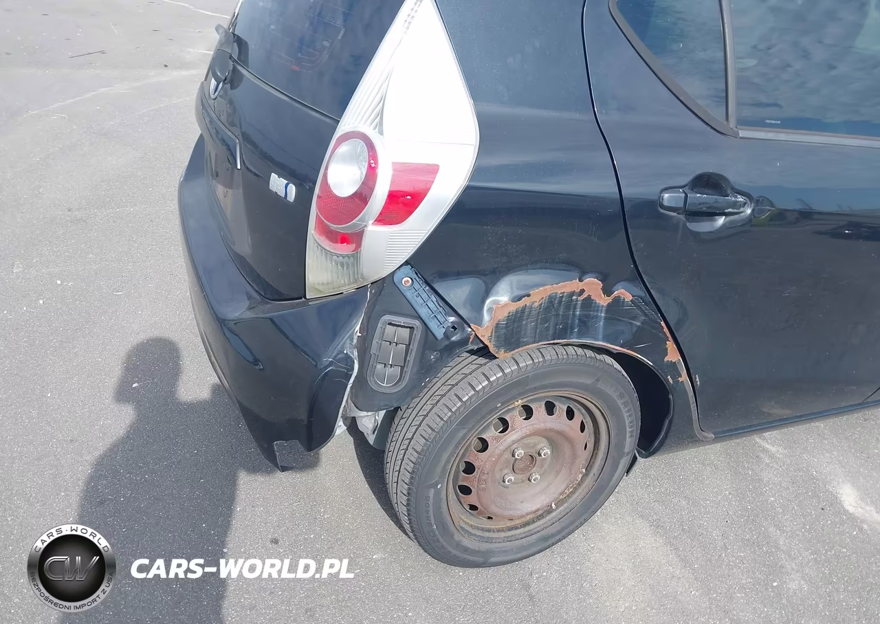 2013 Toyota Prius C One VIN:JTDKDTB33D1536396 - 18