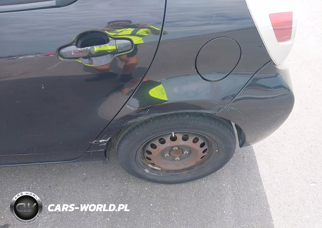 2013 Toyota Prius C One VIN:JTDKDTB33D1536396 - 20
