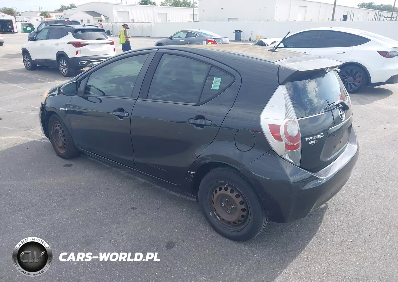 2013 Toyota Prius C One VIN:JTDKDTB33D1536396 - 3