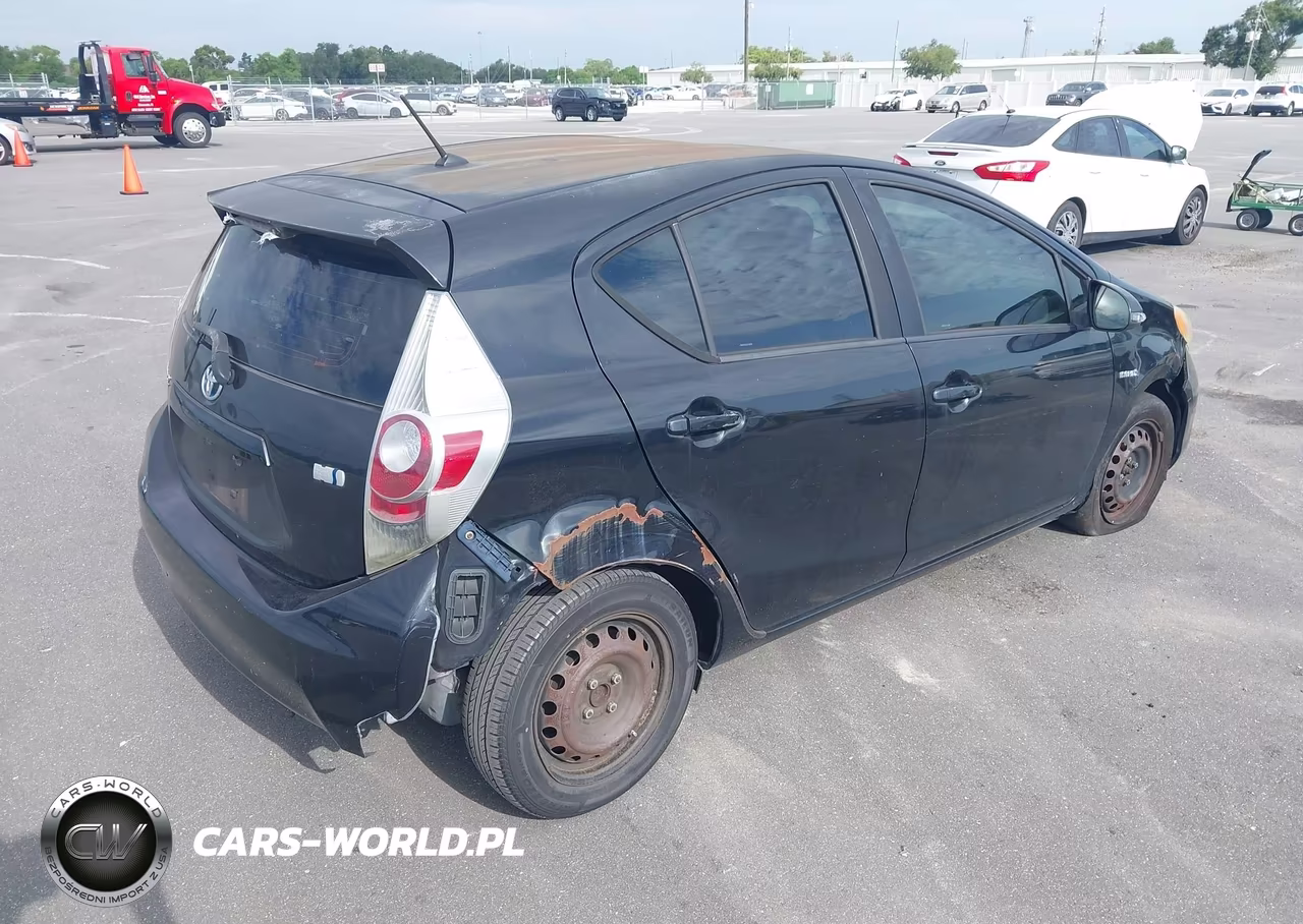 2013 Toyota Prius C One VIN:JTDKDTB33D1536396 - 4