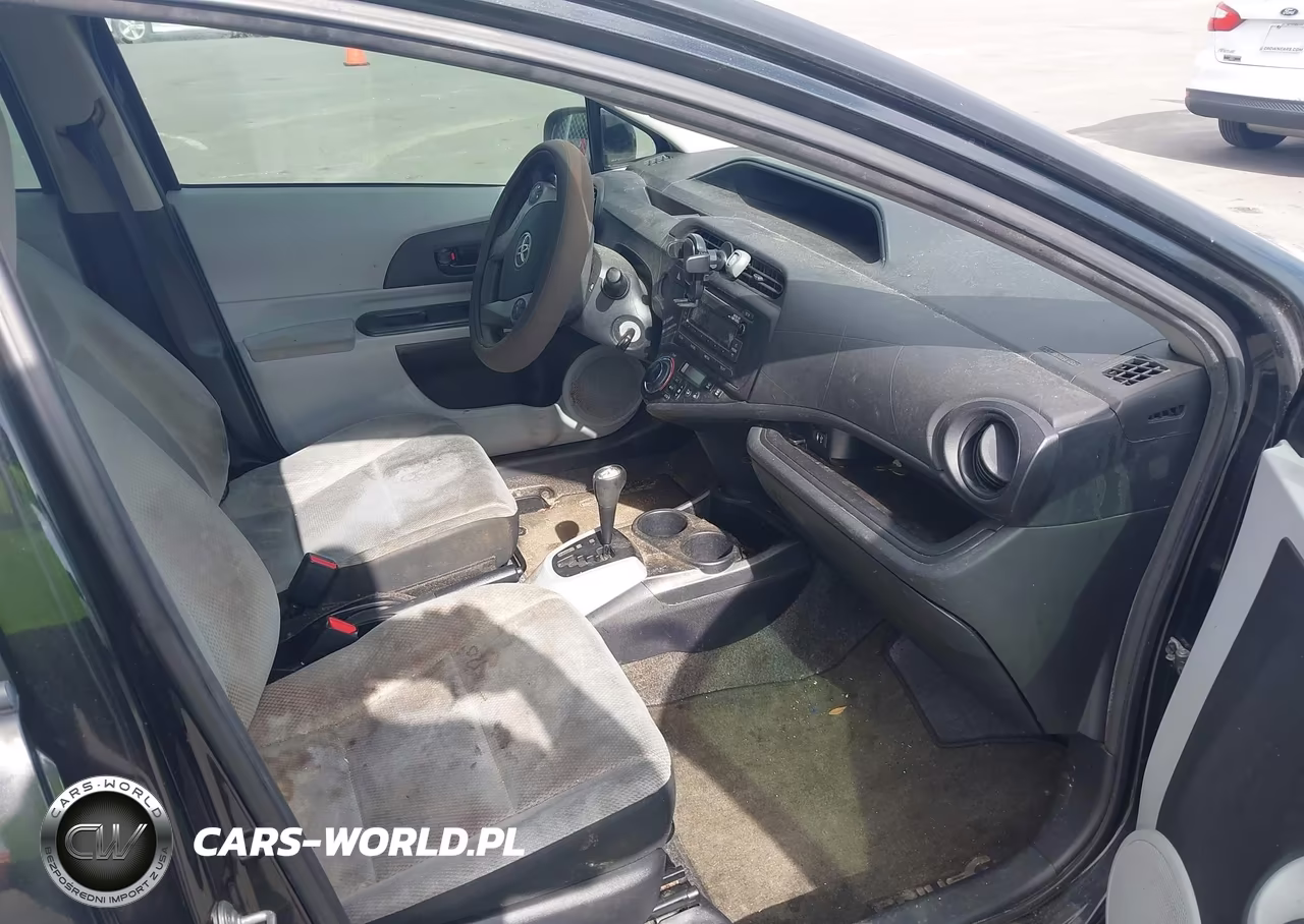2013 Toyota Prius C One VIN:JTDKDTB33D1536396 - 5