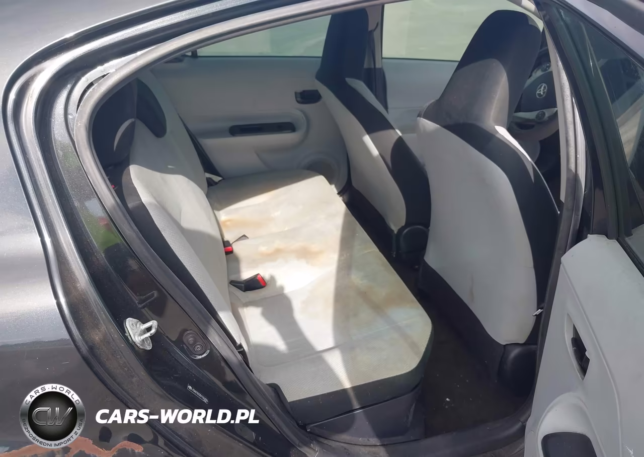 2013 Toyota Prius C One VIN:JTDKDTB33D1536396 - 8