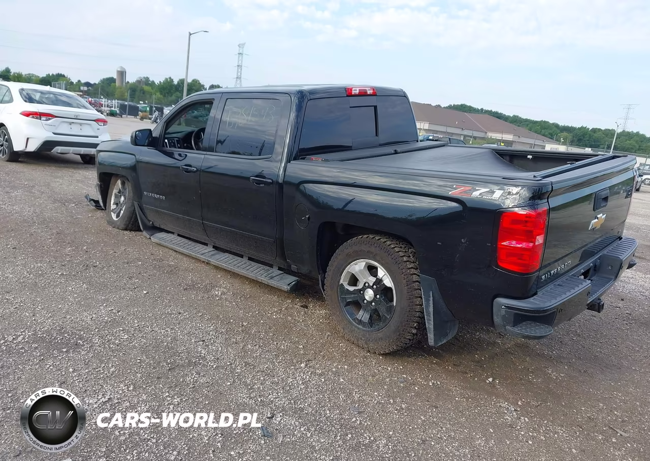 2018 Chevrolet Silverado 1500 2Lt VIN:3GCUKREC3JG156677 - 3
