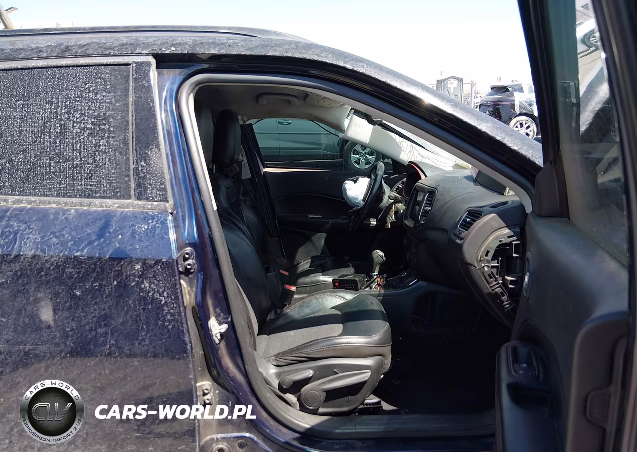 2019 Jeep Compass Trailhawk 4X4 VIN:3C4NJDDB5KT811370 - 5