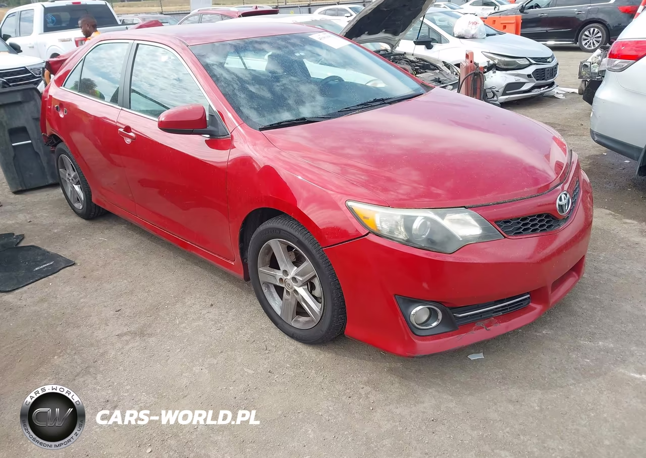 2014 Toyota Camry Se – zdjęcie 1 z 17