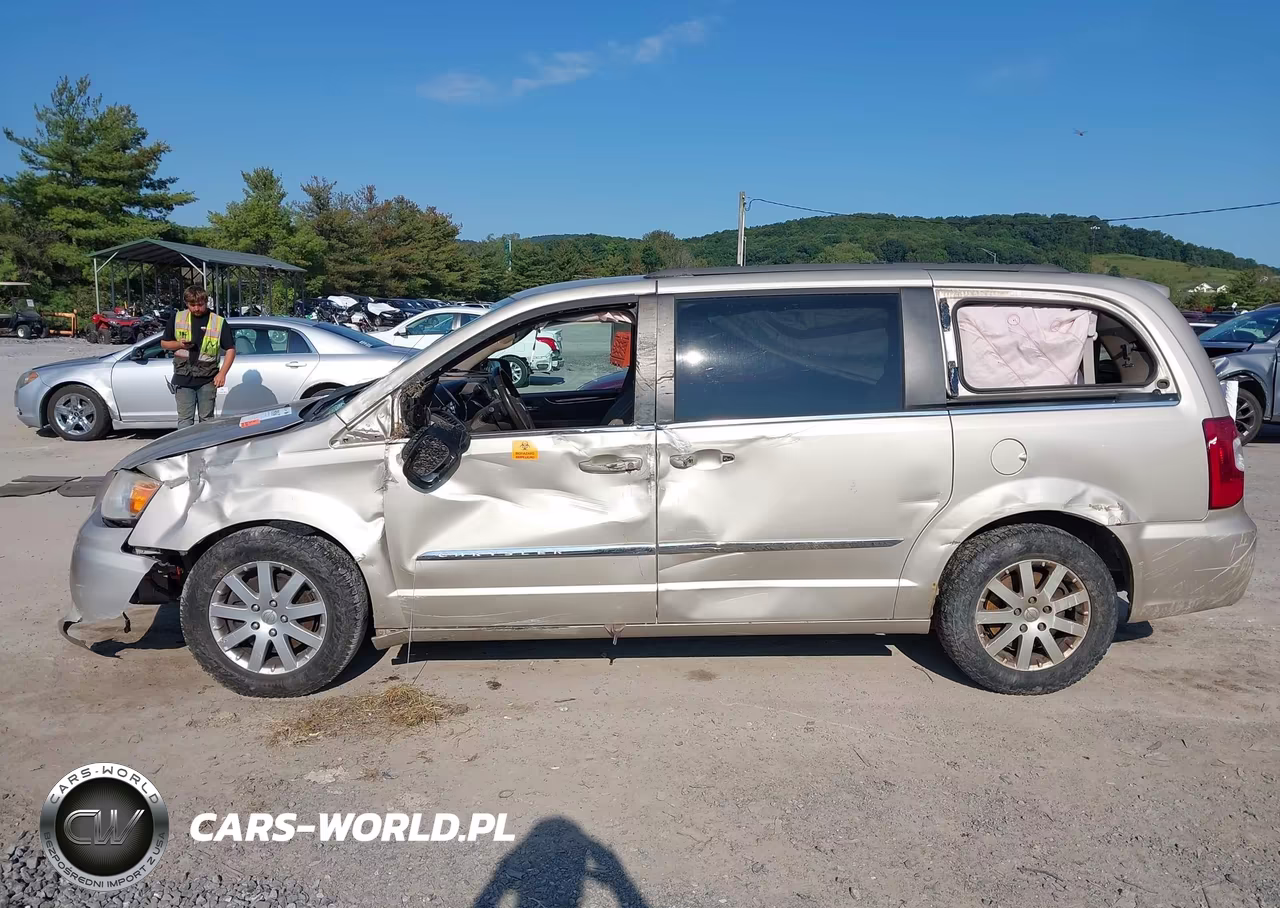 2013 Chrysler Town & Country Touring VIN:2C4RC1BG8DR741913 - 14