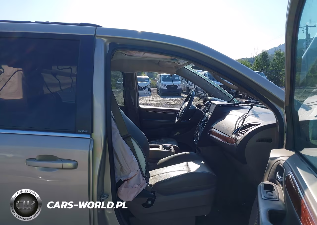 2013 Chrysler Town & Country Touring VIN:2C4RC1BG8DR741913 - 5