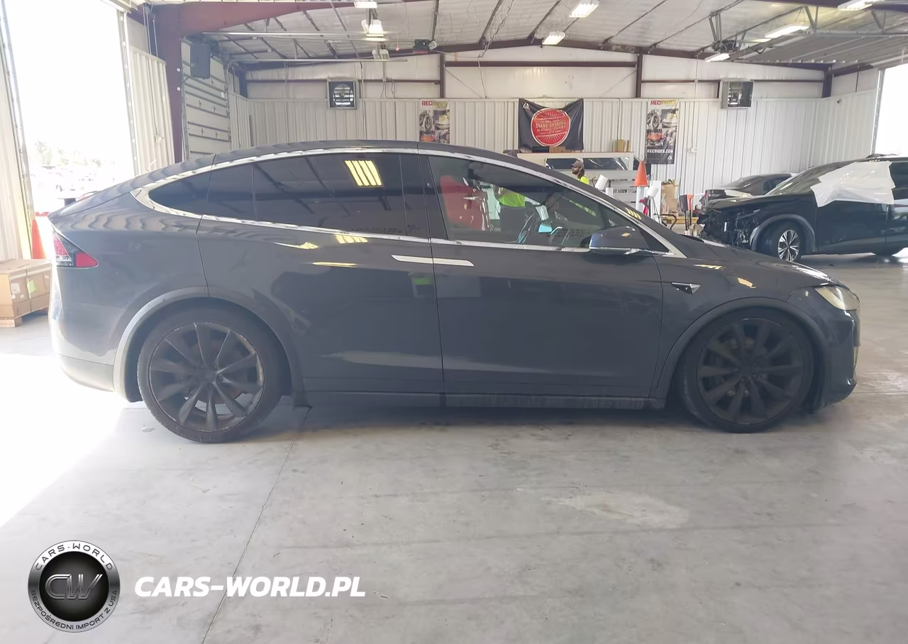 2017 Tesla Model X VIN:5YJXCAE25HF061024 - 11