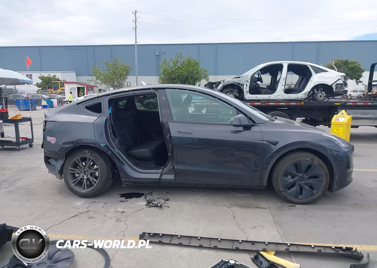 2025 Tesla Model Y Long Range Dual Motor All-Wheel Drive VIN:7SAYGDEEXSF241159 - 14