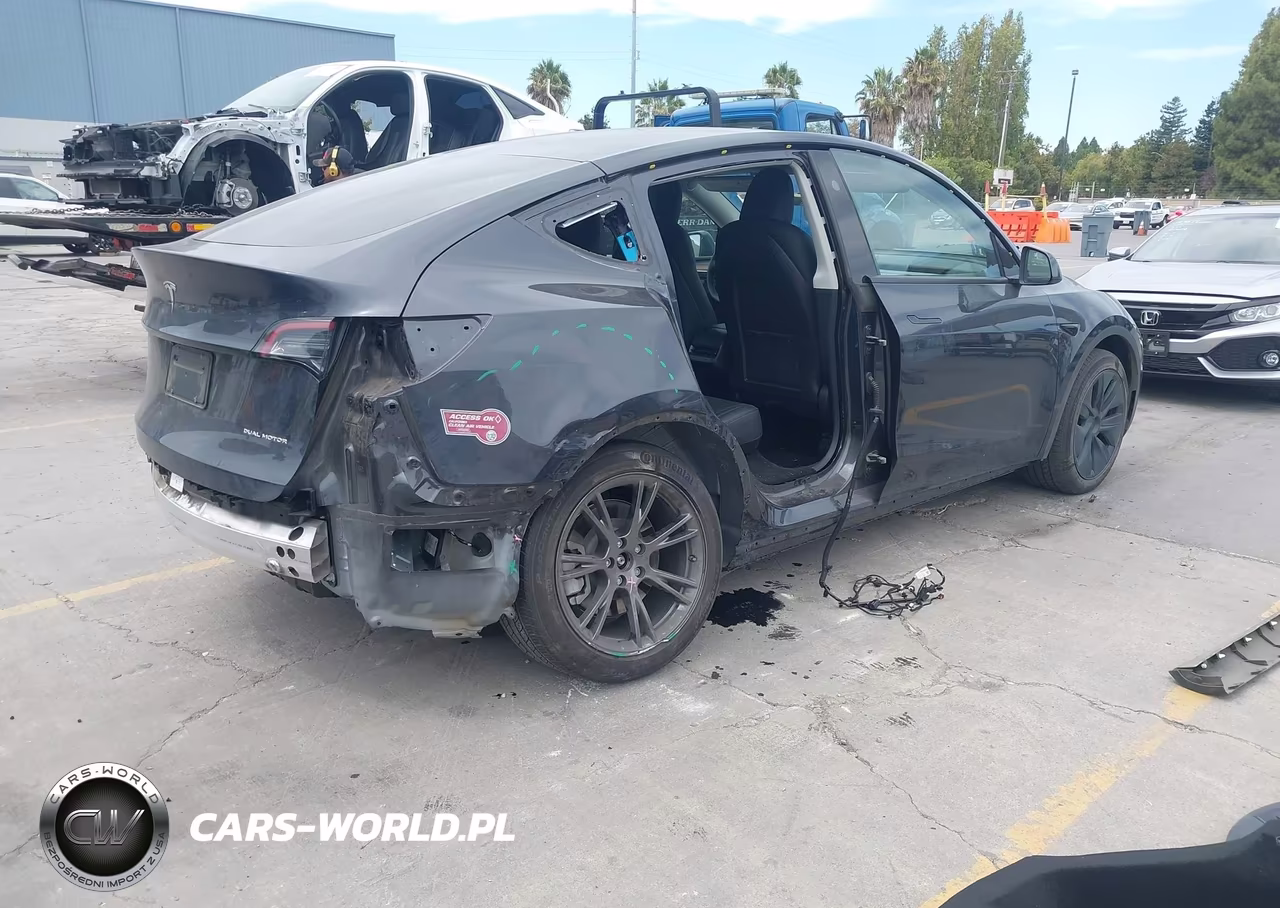 2025 Tesla Model Y Long Range Dual Motor All-Wheel Drive VIN:7SAYGDEEXSF241159 - 4