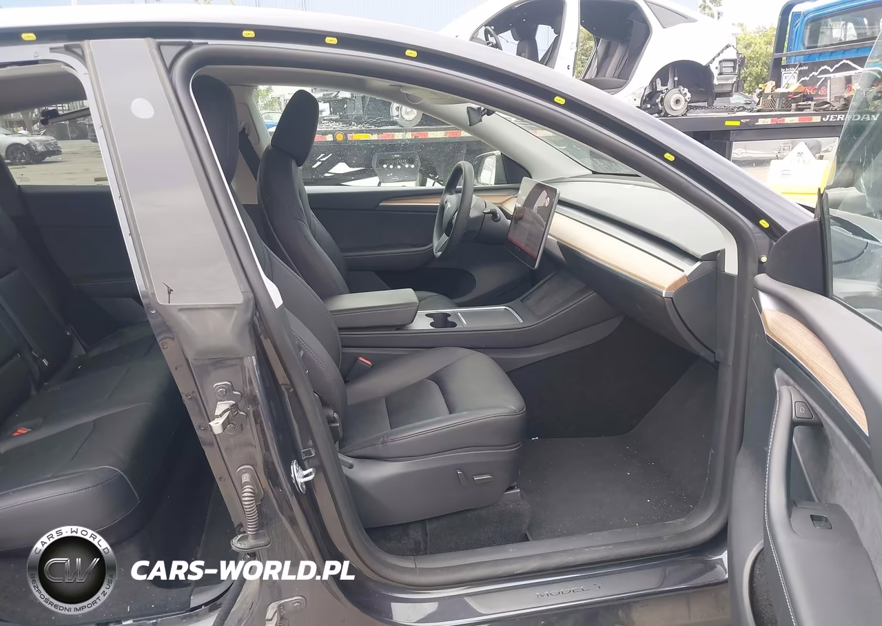 2025 Tesla Model Y Long Range Dual Motor All-Wheel Drive VIN:7SAYGDEEXSF241159 - 5