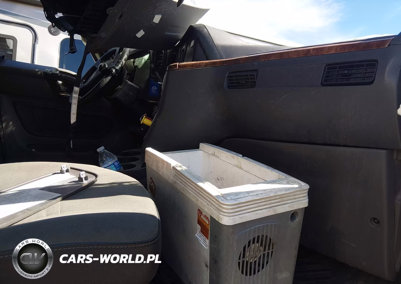 2018 International Lt VIN:3HSDZAPR3JN524566 - 7