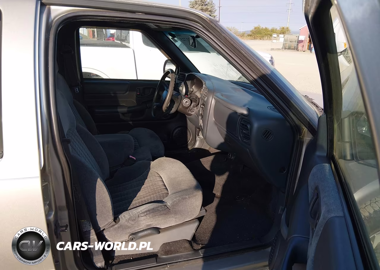 2002 Chevrolet Blazer Ls VIN:1GNDT13W02K219635 - 5