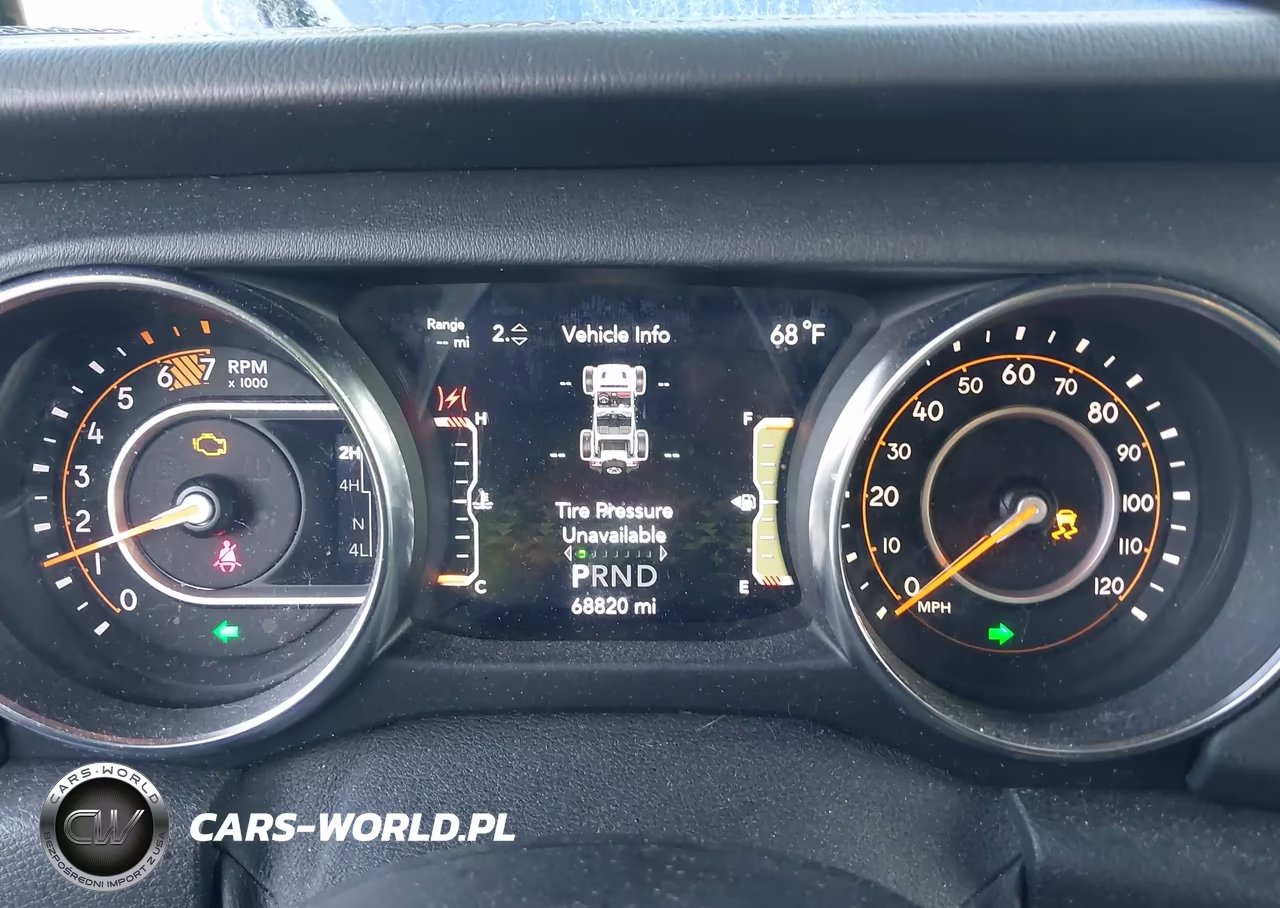 2020 Jeep Wrangler Unlimited Sahara 4X4 VIN:1C4HJXEN6LW103082 - 7