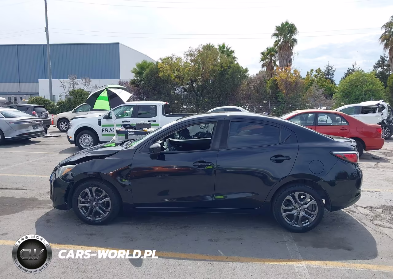 2019 Toyota Yaris Le VIN:3MYDLBYV6KY513865 - 14