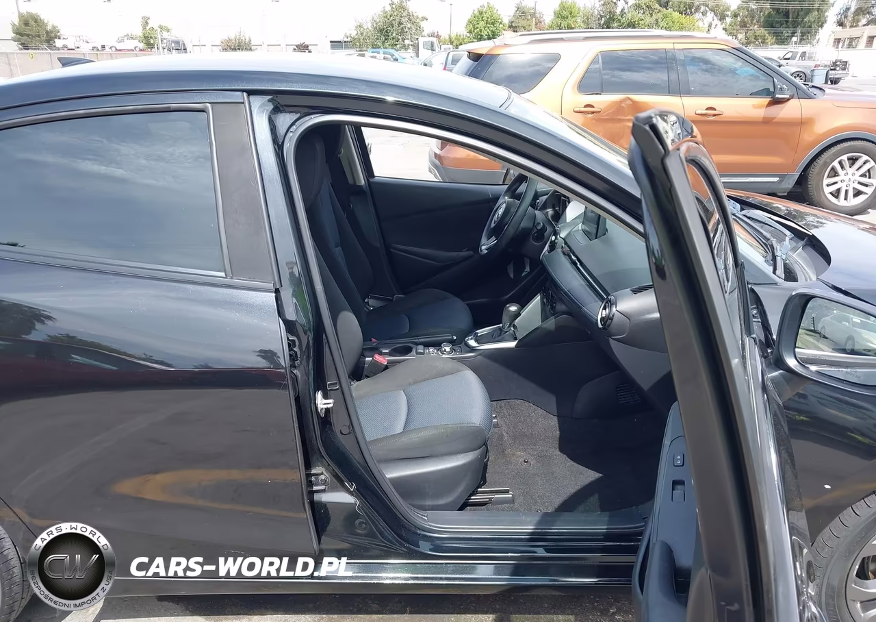2019 Toyota Yaris Le VIN:3MYDLBYV6KY513865 - 5