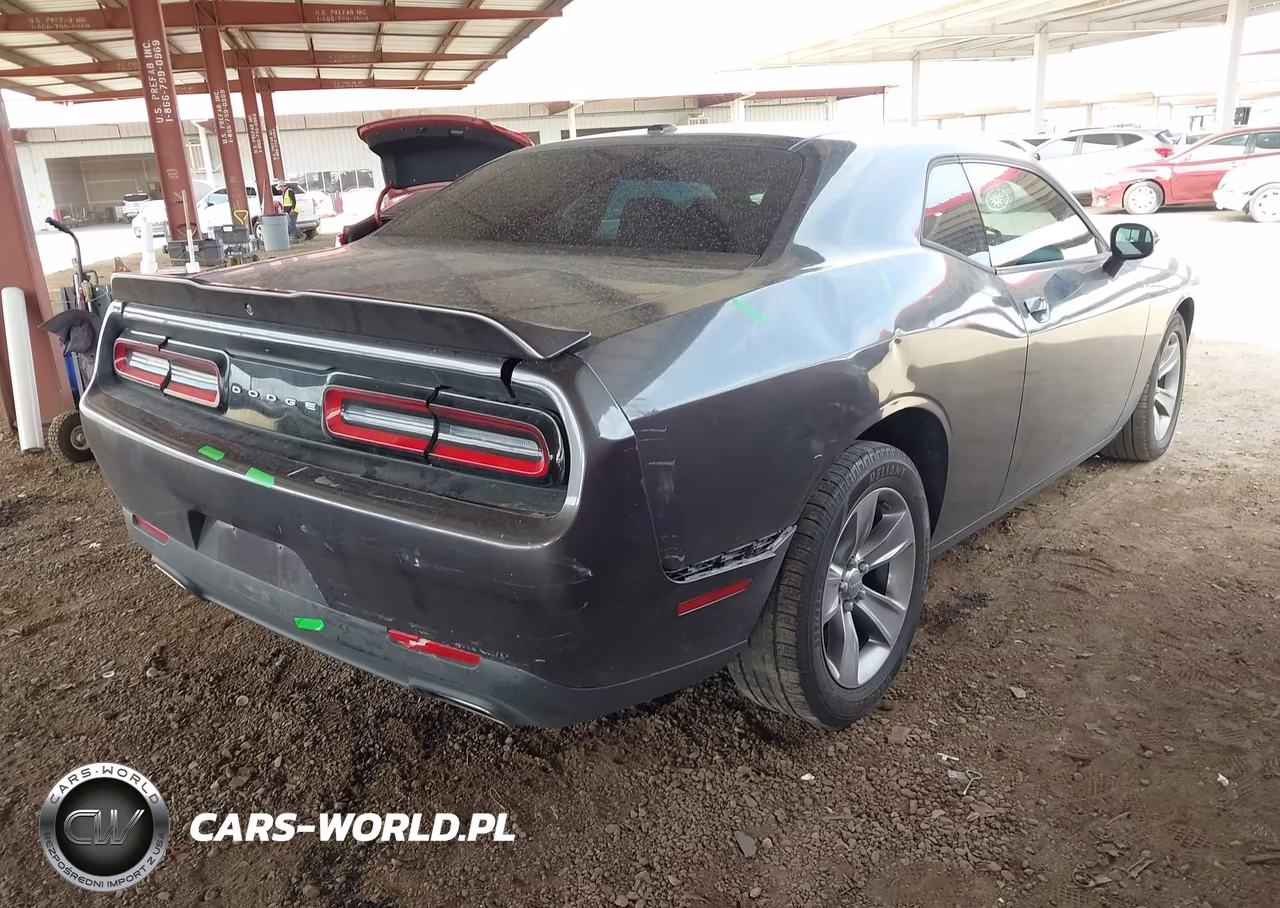 2019 Dodge Challenger Sxt VIN:2C3CDZAGXKH733905 - 4