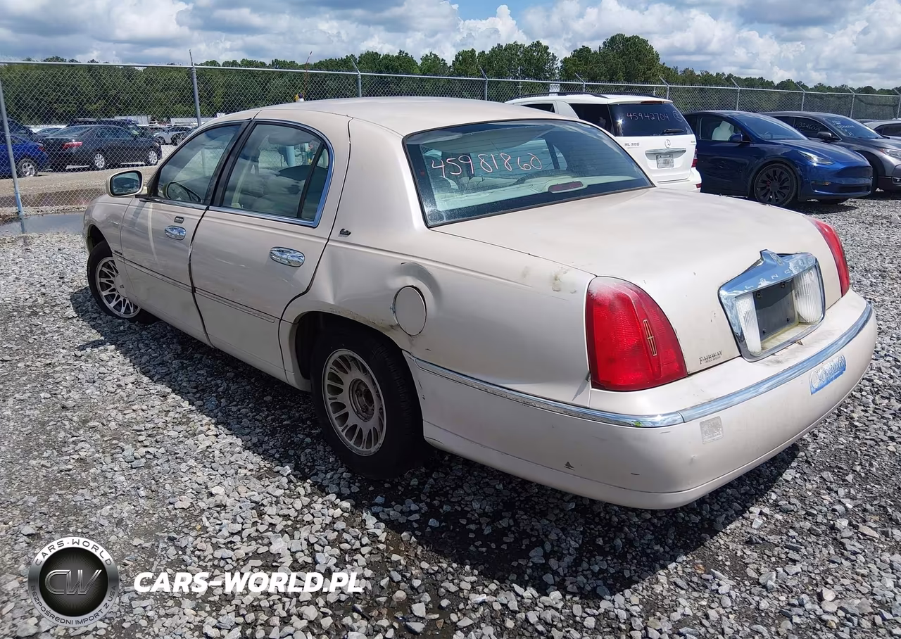 1999 Lincoln Town Car Cartier VIN:1LNHM83W9XY711080 - 3
