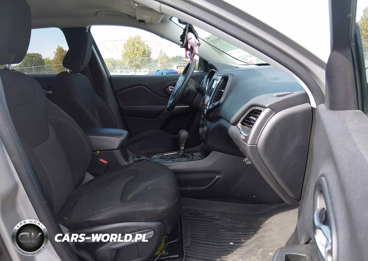 2019 Jeep Cherokee Latitude Fwd VIN:1C4PJLCB8KD172170 - 5