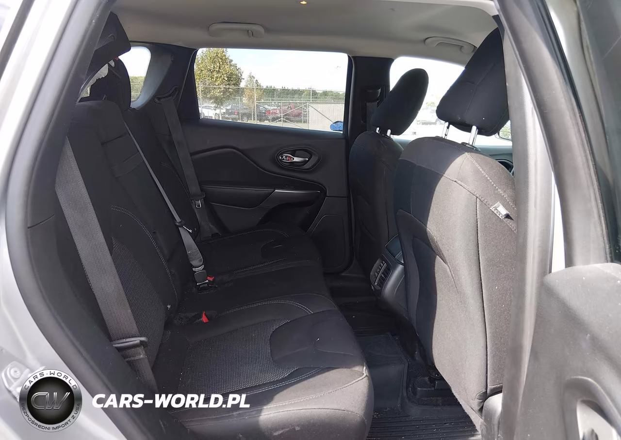 2019 Jeep Cherokee Latitude Fwd VIN:1C4PJLCB8KD172170 - 8