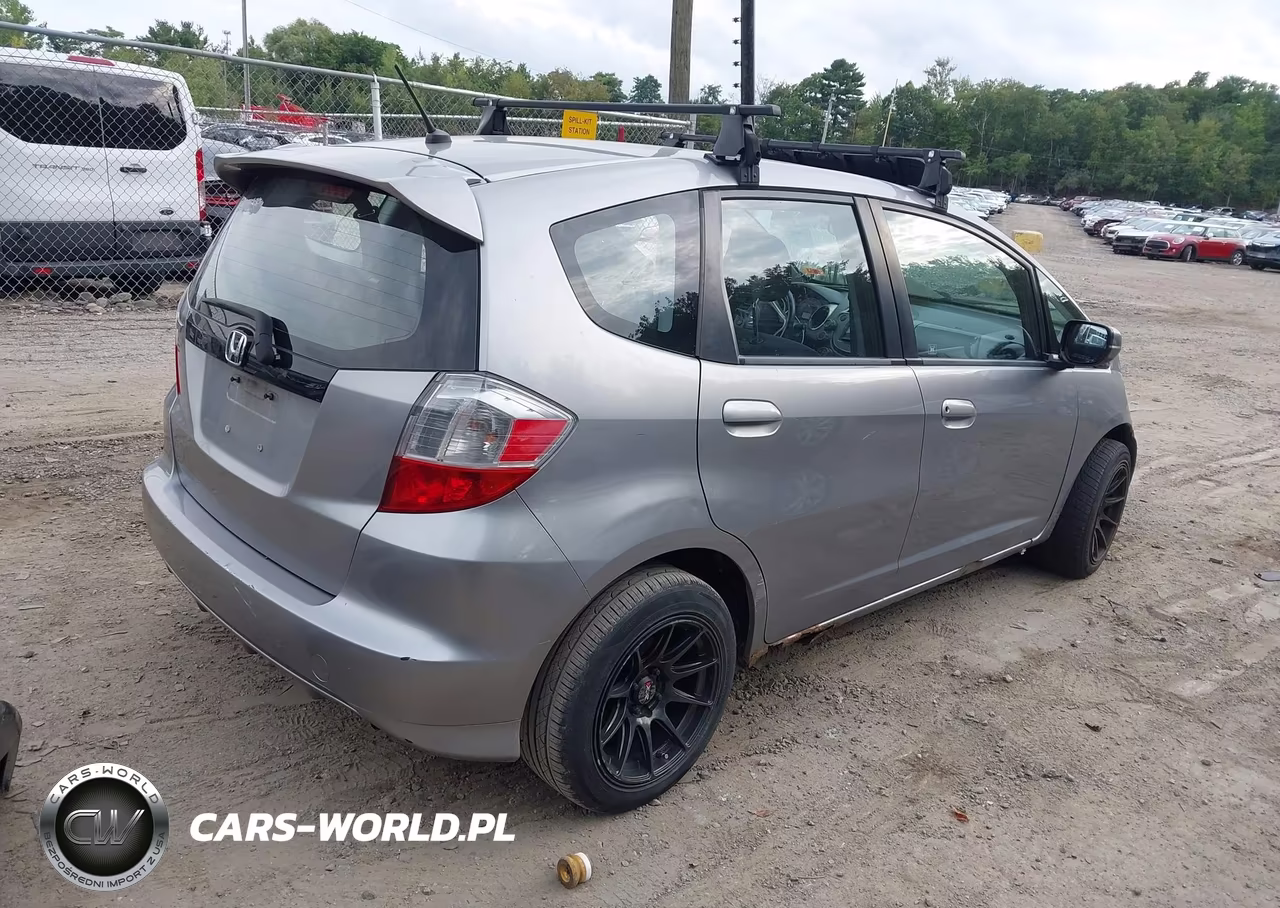 2010 Honda Fit Sport VIN:JHMGE8H47AC004888 - 4