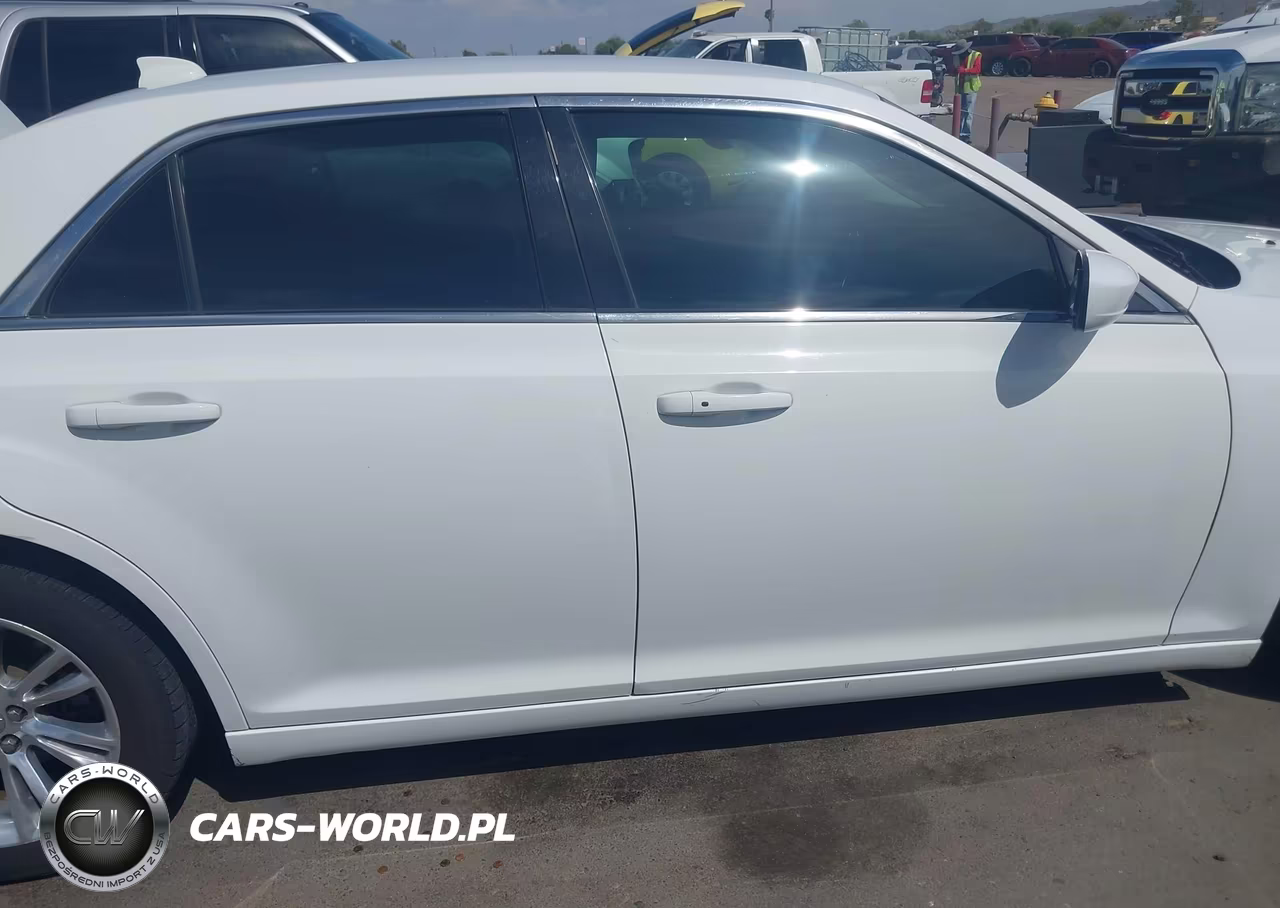 2016 Chrysler 300 Limited VIN:2C3CCAAG8GH229719 - 14