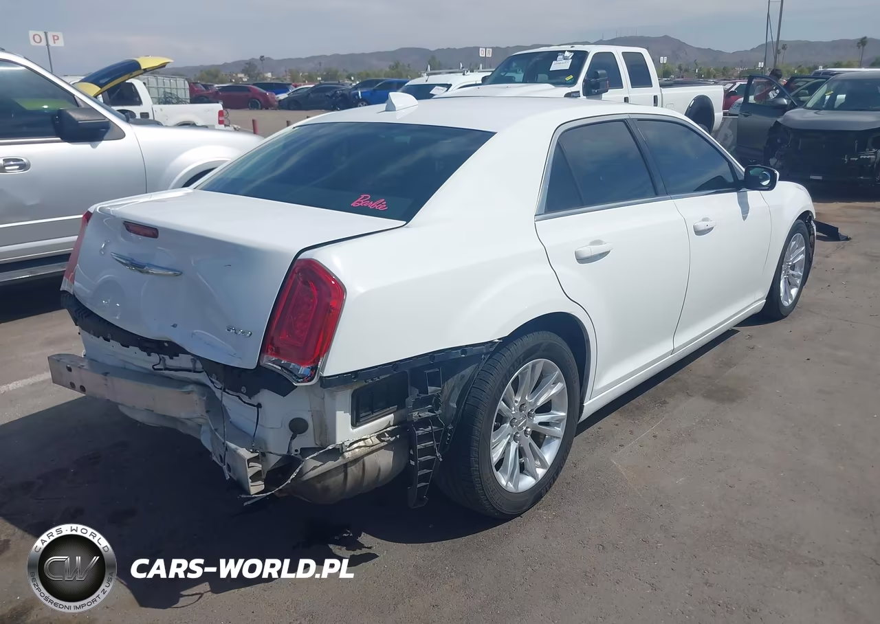 2016 Chrysler 300 Limited VIN:2C3CCAAG8GH229719 - 4