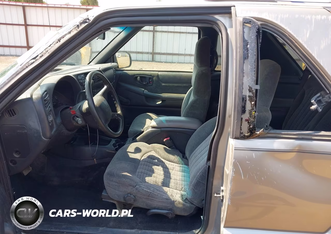 2001 Chevrolet Blazer Ls VIN:1GNCT18W91K206594 - 5
