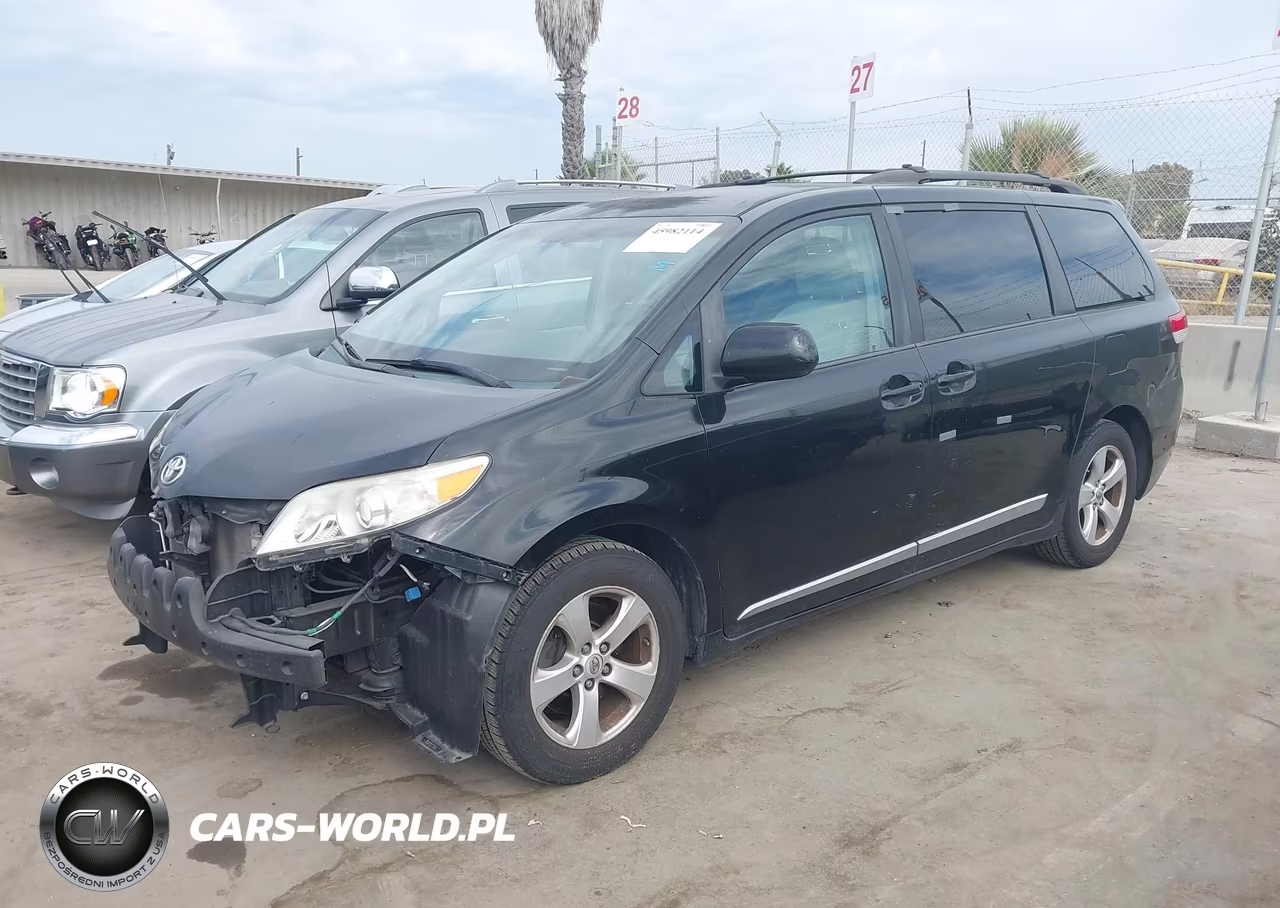 2013 Toyota Sienna Le V6 8 Passenger VIN:5TDKK3DC9DS320333 - 2