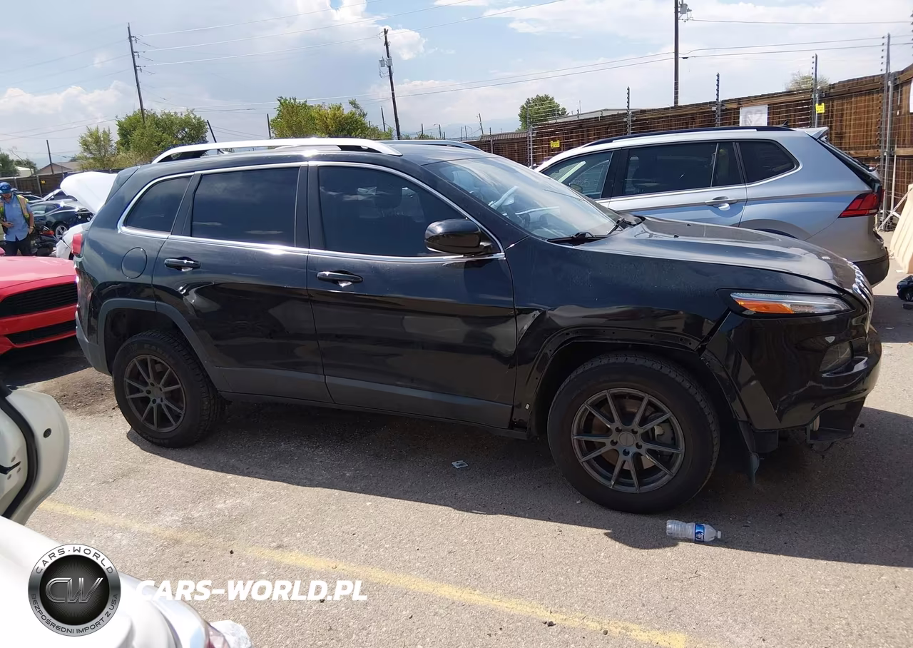 2016 Jeep Cherokee Latitude VIN:1C4PJMCS0GW199882 - 14