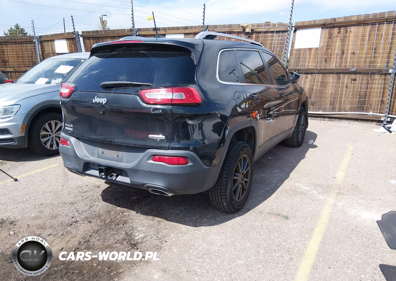2016 Jeep Cherokee Latitude VIN:1C4PJMCS0GW199882 - 4