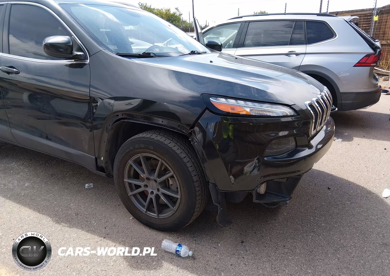 2016 Jeep Cherokee Latitude VIN:1C4PJMCS0GW199882 - 6