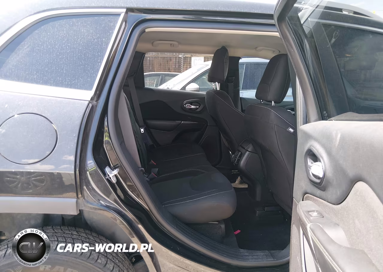 2016 Jeep Cherokee Latitude VIN:1C4PJMCS0GW199882 - 8