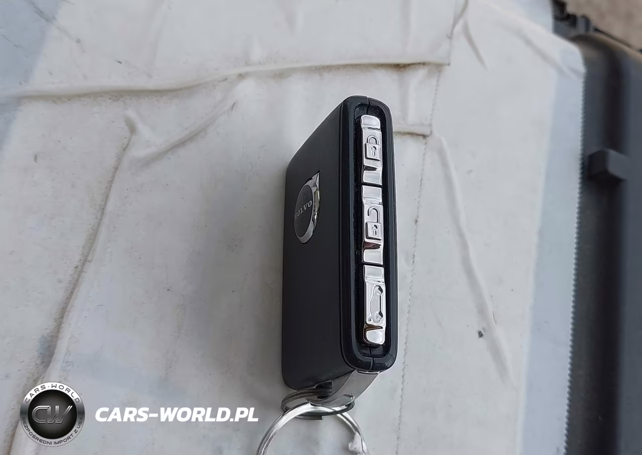 2025 Volvo Xc60 Plug-In Hybrid Plus, T8 Awd Electric-Gasoline, Dark VIN:YV4H60RC7S1102159 - 11