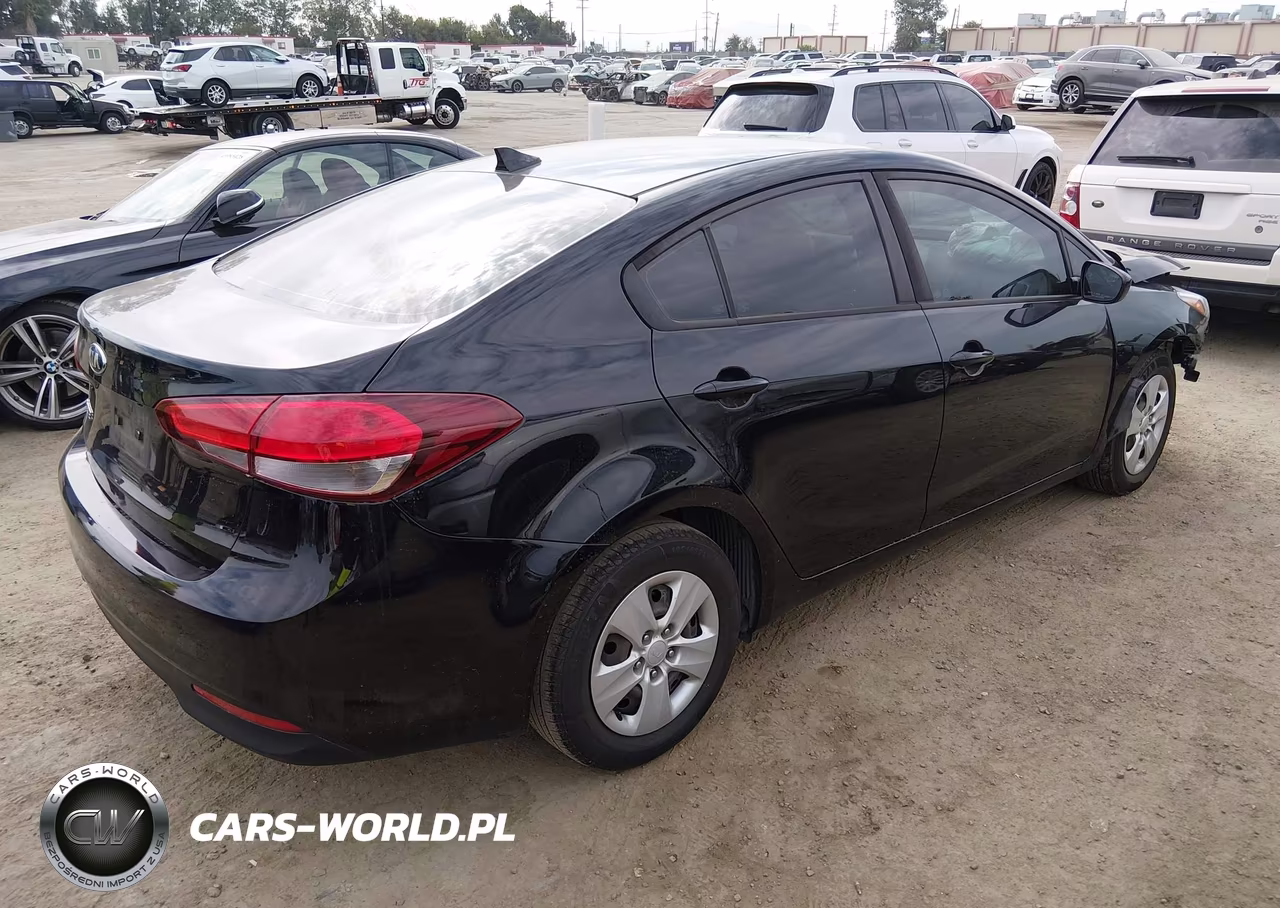 2017 Kia Forte Lx VIN:3KPFL4A7XHE123389 - 4