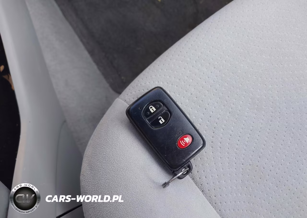 2011 Toyota Prius Two VIN:JTDKN3DU3B0264700 - 11