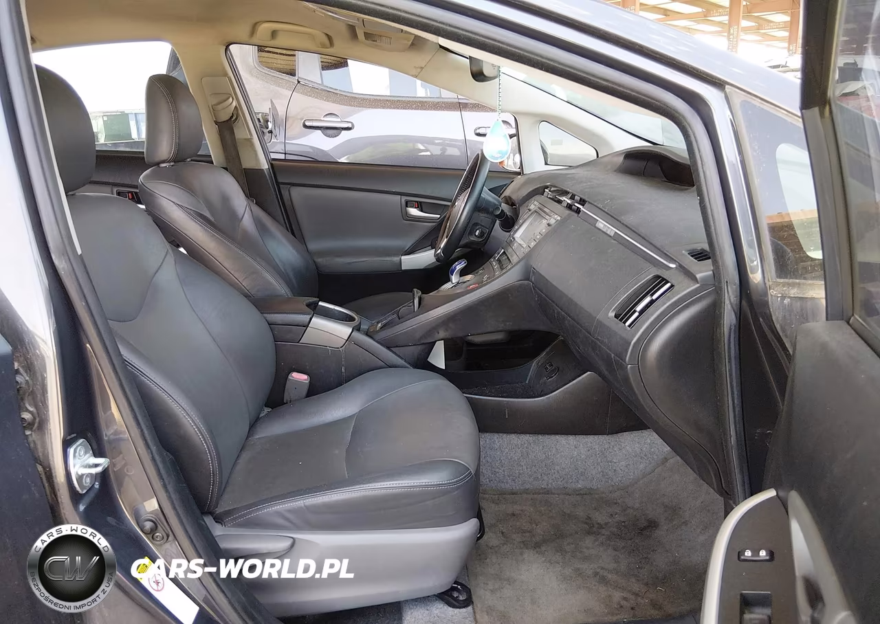 2014 Toyota Prius Four VIN:JTDKN3DU5E1752254 - 5