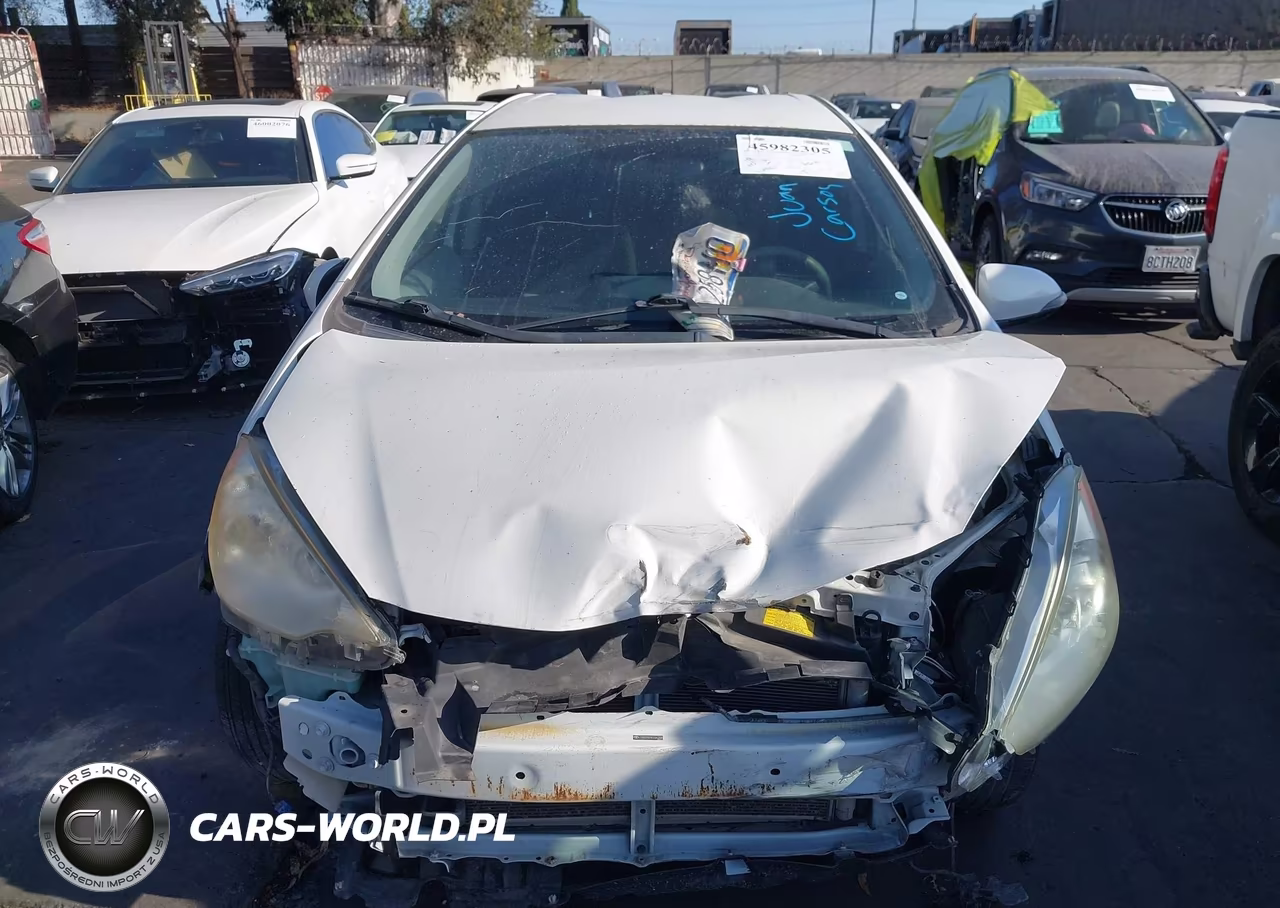 2013 Toyota Prius C Three VIN:JTDKDTB39D1543370 - 12