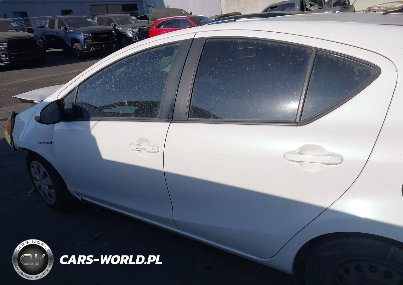 2013 Toyota Prius C Three VIN:JTDKDTB39D1543370 - 14