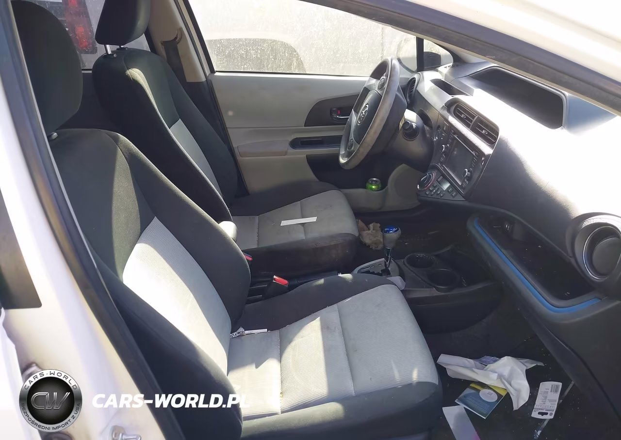 2013 Toyota Prius C Three VIN:JTDKDTB39D1543370 - 5