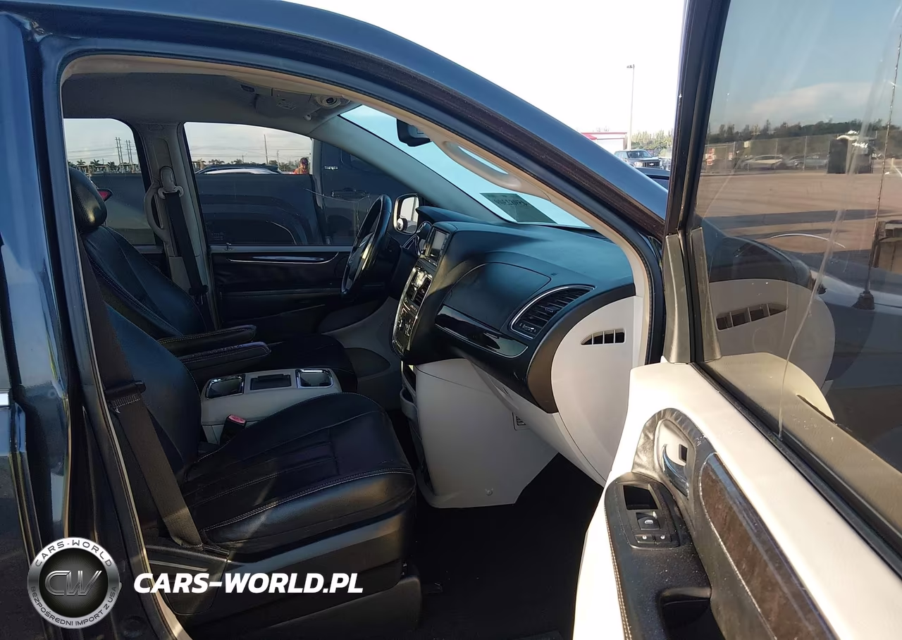 2014 Chrysler Town & Country Touring VIN:2C4RC1BG0ER358677 - 5