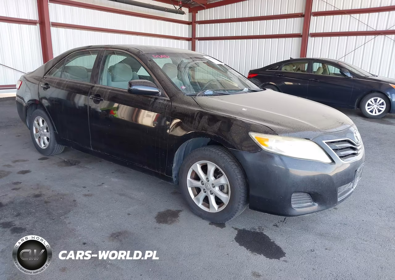 2011 Toyota Camry Le – zdjęcie 1 z 12