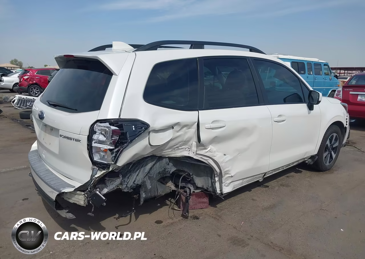 2018 Subaru Forester 2.5I Premium VIN:JF2SJAGC7JH569511 - 4