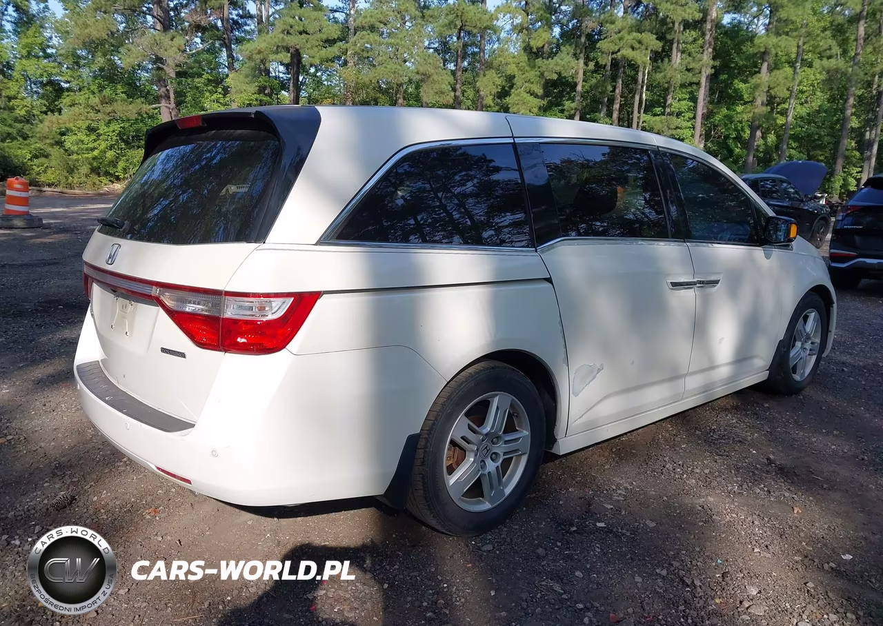 2013 Honda Odyssey Touring-Touring Elite VIN:5FNRL5H94DB001979 - 4