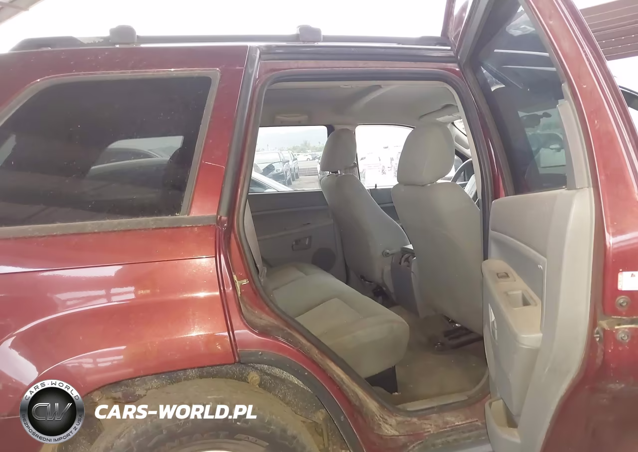 2007 Jeep Grand Cherokee Laredo VIN:1J8GR48K47C567878 - 8