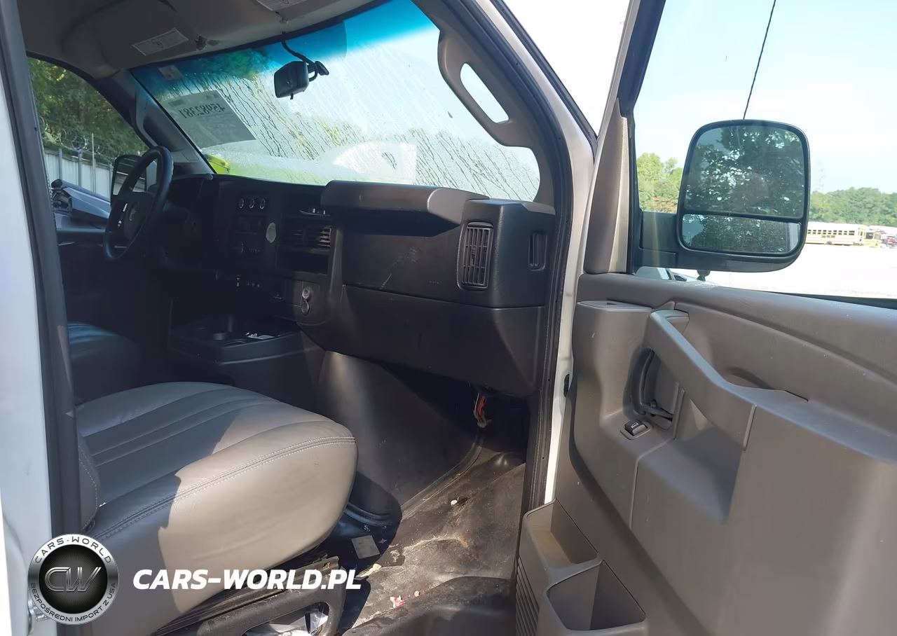 2018 Chevrolet Express 2500 Work Van VIN:1GCWGBFP1J1257167 - 5