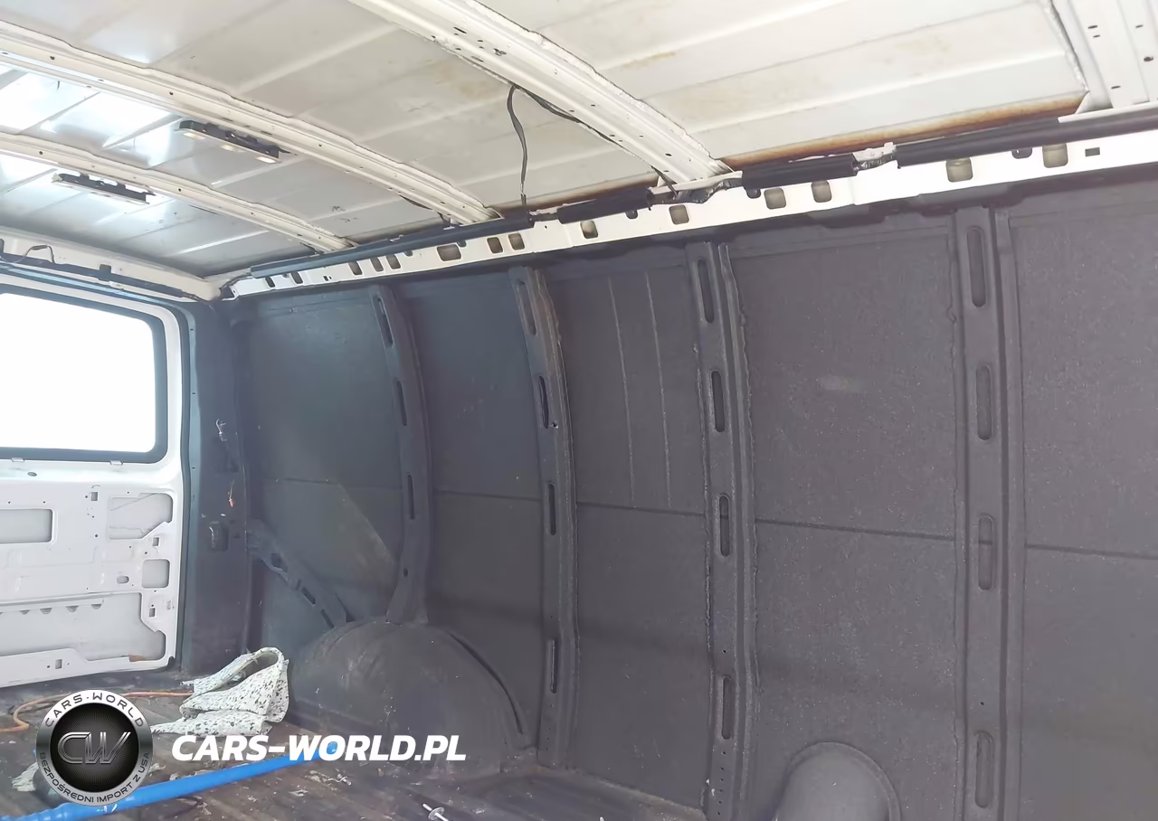 2018 Chevrolet Express 2500 Work Van VIN:1GCWGBFP1J1257167 - 8